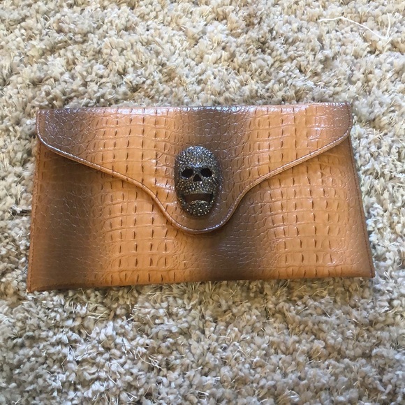 Handbags - NWOT Skull clutch